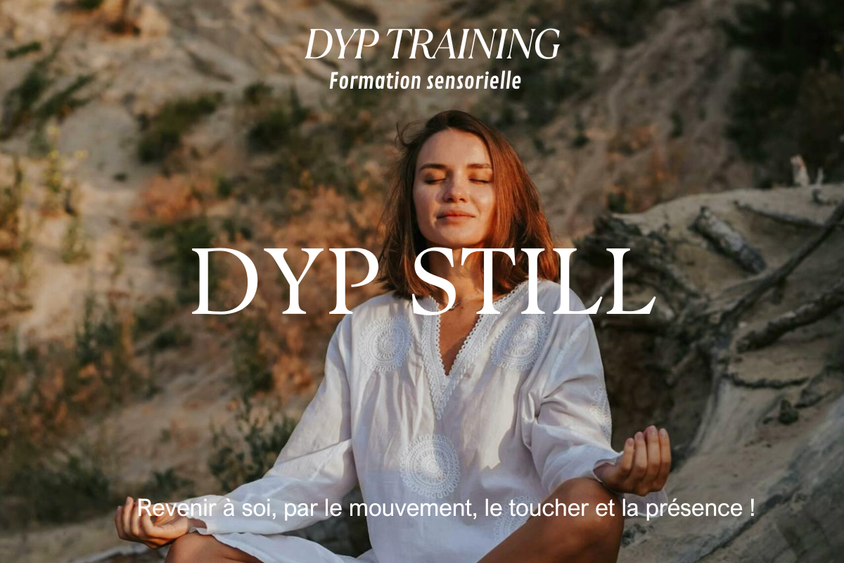 Personne en posture assise d’écoute intérieure lors d’un atelier bien-être