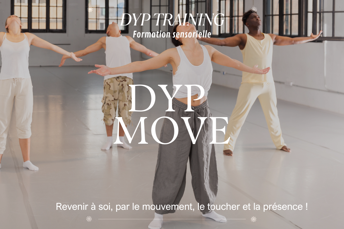 Posture de yoga au sol en pleine conscience corporelle – atelier bien-être DYPTraining