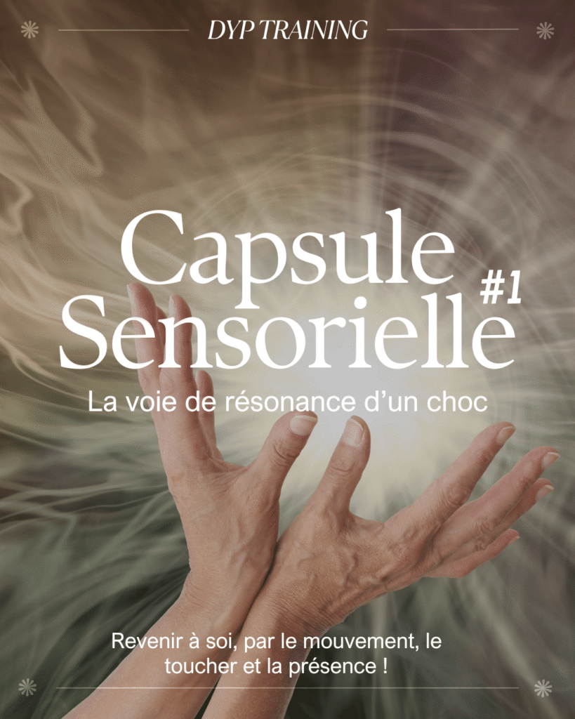 Personne marchant lentement dans la lumière, illustrant le chemin intérieur – atelier bien-être DYPTraining